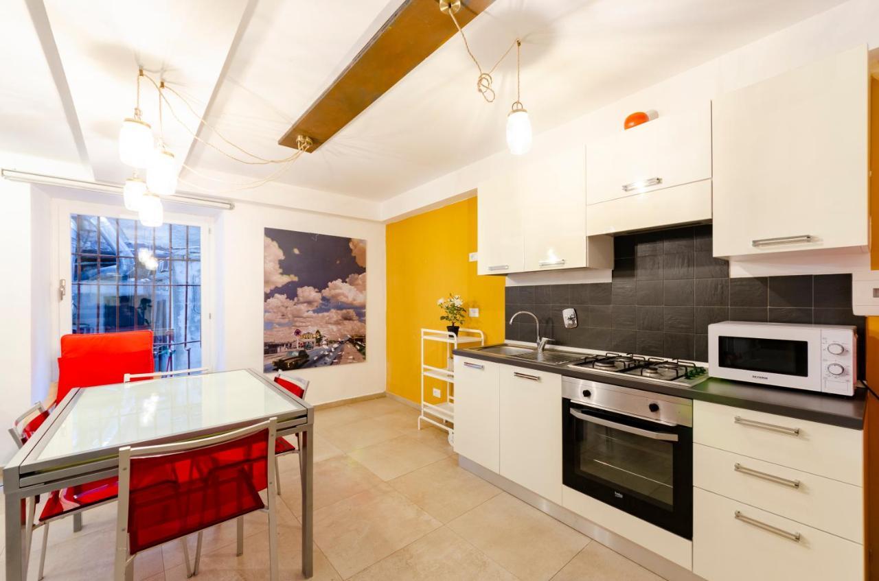 Joivy Vibrant Open-Plan Apt For 6 In Historic Centre Lägenhet Genua Exteriör bild