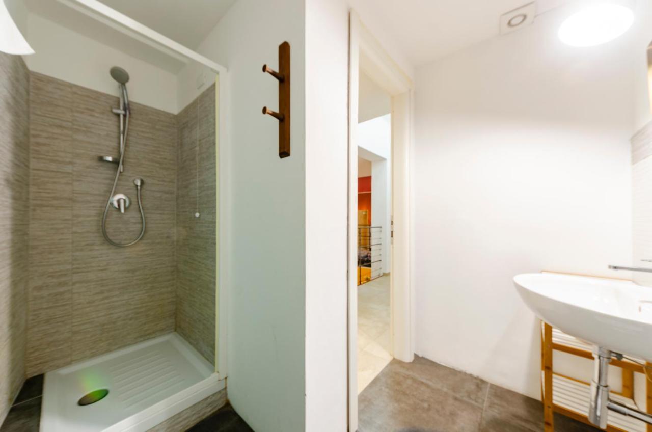 Joivy Vibrant Open-Plan Apt For 6 In Historic Centre Lägenhet Genua Exteriör bild