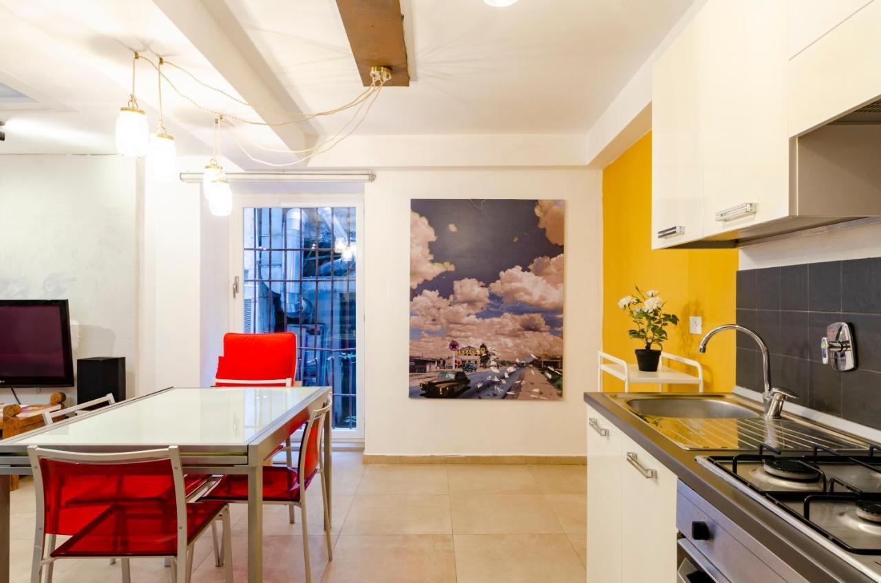 Joivy Vibrant Open-Plan Apt For 6 In Historic Centre Lägenhet Genua Exteriör bild