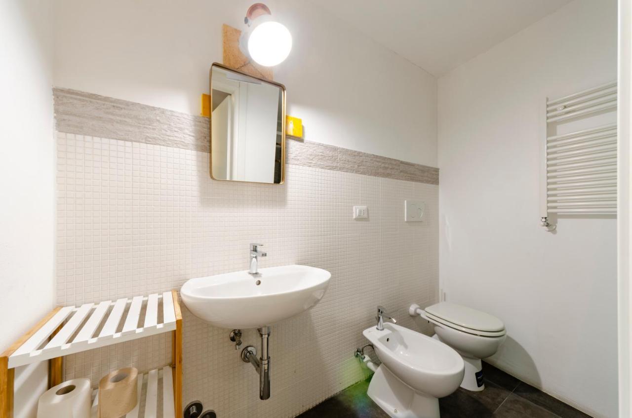 Joivy Vibrant Open-Plan Apt For 6 In Historic Centre Lägenhet Genua Exteriör bild