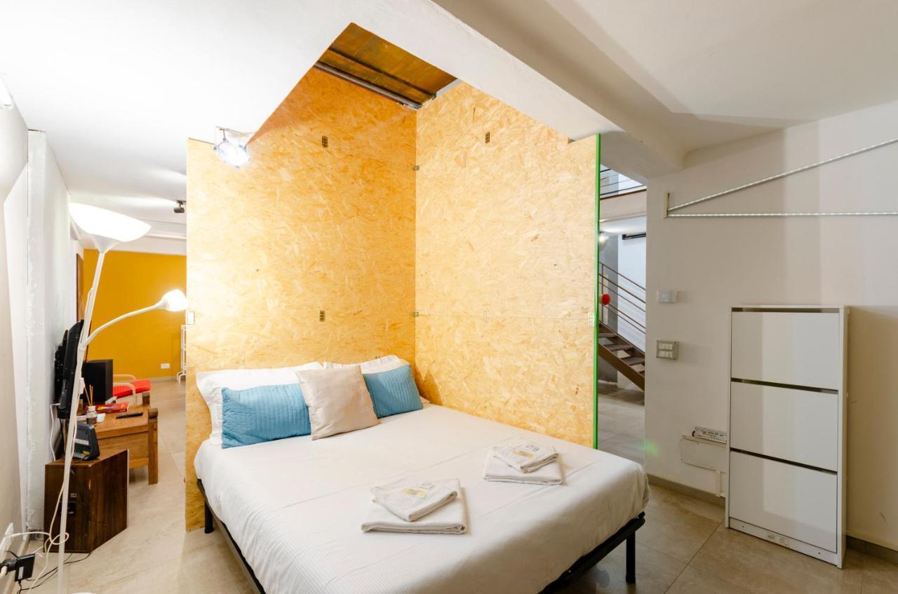 Joivy Vibrant Open-Plan Apt For 6 In Historic Centre Lägenhet Genua Exteriör bild