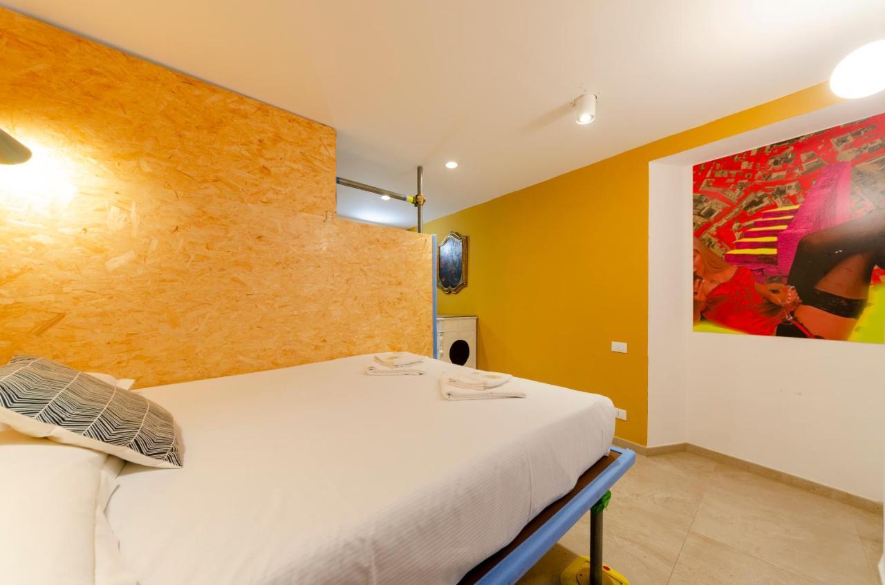 Joivy Vibrant Open-Plan Apt For 6 In Historic Centre Lägenhet Genua Exteriör bild