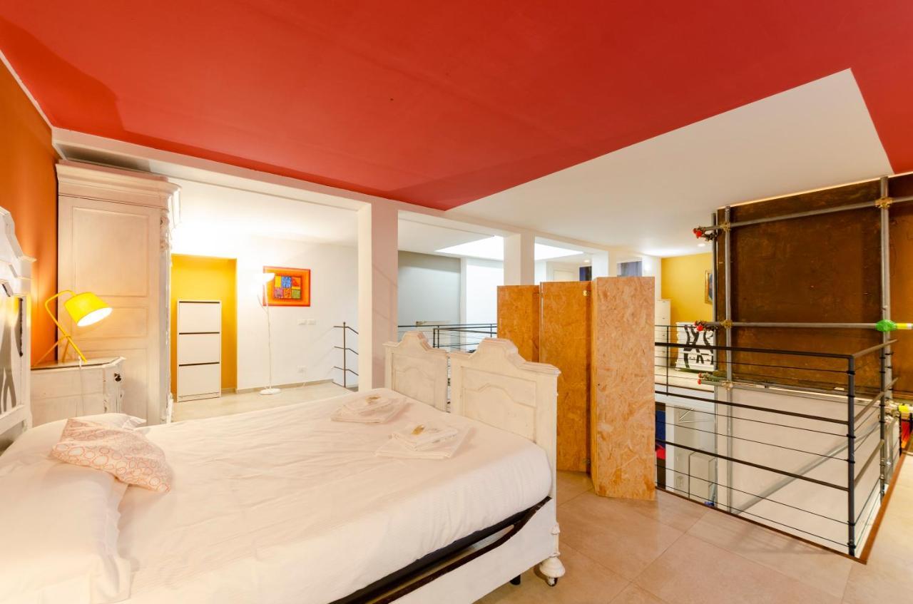 Joivy Vibrant Open-Plan Apt For 6 In Historic Centre Lägenhet Genua Exteriör bild