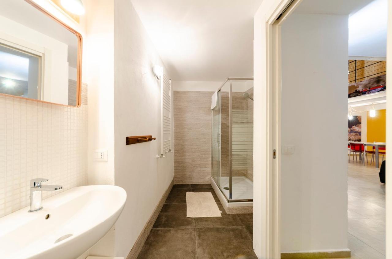 Joivy Vibrant Open-Plan Apt For 6 In Historic Centre Lägenhet Genua Exteriör bild